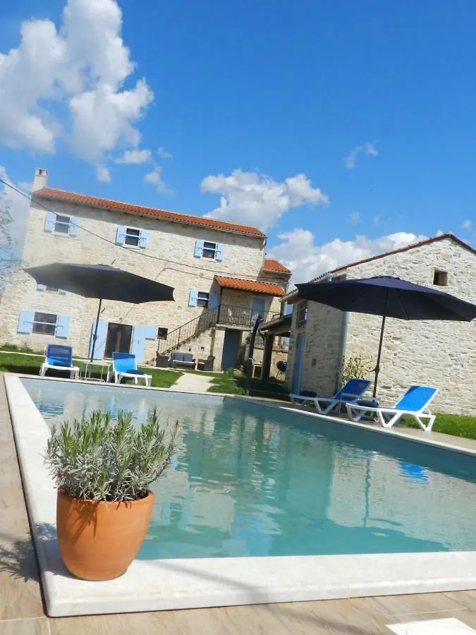 Villa Macini Modrusani 0*,